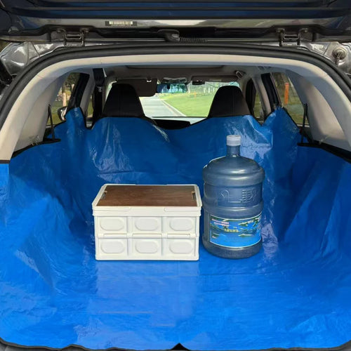 Tapis de coffre imperméable pour chien installé dans le coffre d'un SUV