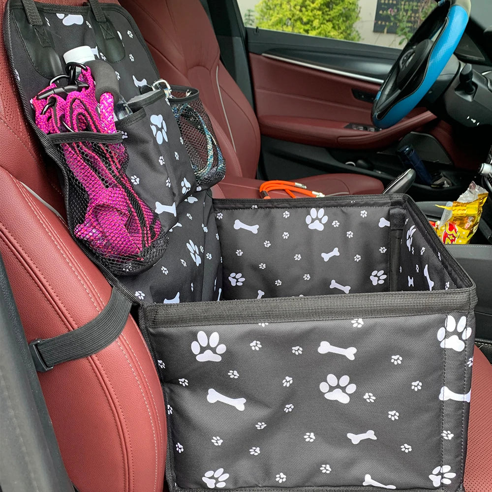 Siège rehausseur chien avec poches de rangement fixé dans la voiture